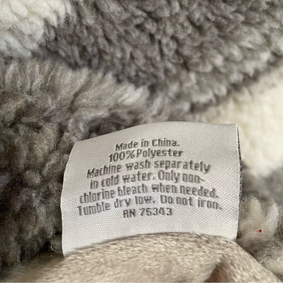 Aspen NWT Faux Fur Tree Skirt 56” Grey Gray White Plaid Sherpa - Picture 5 of 8